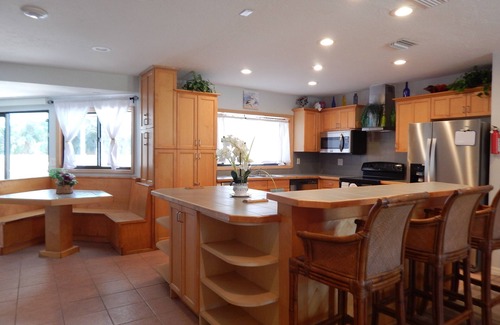 Palma Sola Casa | Relax with the Fam! House with pool 10 minutes from Anna Maria Island