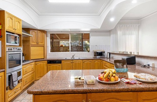 Reinscourt Casa | Relax with the whole family at this Holiday Mansion.