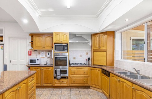 Reinscourt Casa | Relax with the whole family at this Holiday Mansion.