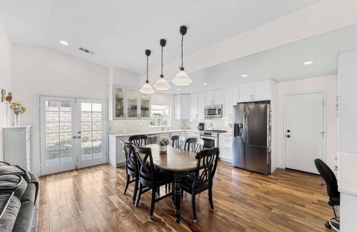 Oak Park Casa | Relax with the whole family at this peaceful and cozy place to stay.