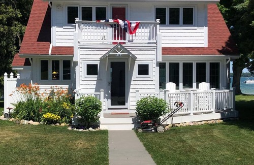 Lake Township Casa | Relax with the whole family at this peaceful 4 bedroom, 1.5 bath on Big Platte Lake