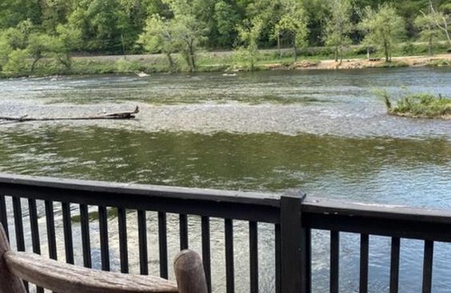 Bryson City Casa | Relax You're At The River
