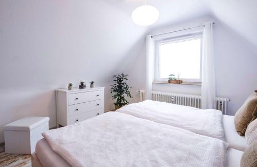 Schoenwald Apartamento | RelaxApartments BLACK FOREST Moments - Maisonette-Wohnung mit Sonnenbalkon, schnelles Internet, Nähe Triberger Wasserfälle, für bis zu 4 Personen