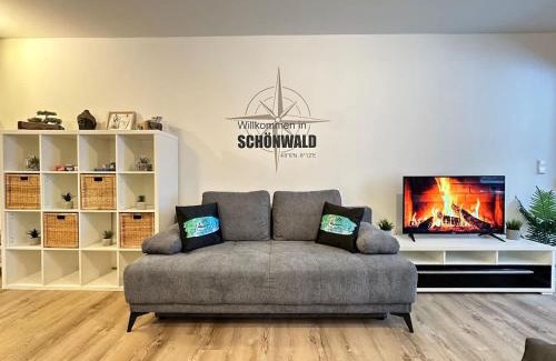 Schoenwald Apartamento | RelaxApartments BLACK FOREST EMOTION mit Sonnenbalkon mit Blick auf den Kurpark, schnelles Internet, Nähe Triberger Wasserfälle, für bis zu 2 Personen