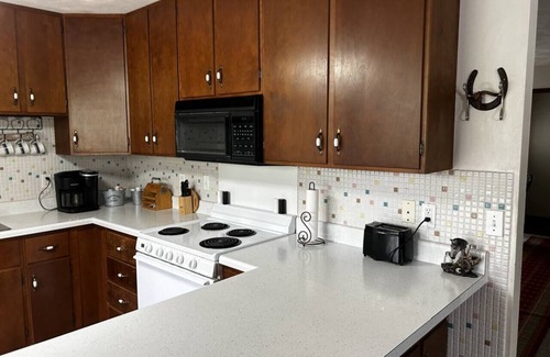 West Frankfort Casa | Relaxation at its Best with Hot Tub and Game Room