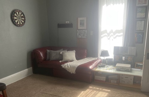 Chanute Cama Y Desayuno | Relaxation Destination: A whole floor and game room to yourself