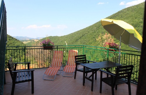 Monterosso Apartamento | Relajación, disfrutar de la naturaleza, caminar en Le Marche Italia en la cabaña "Il Fuoco"