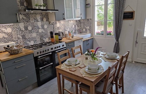 Les Roches-l'Eveque Casa | Relaxation on the banks of the Loir, Gite1