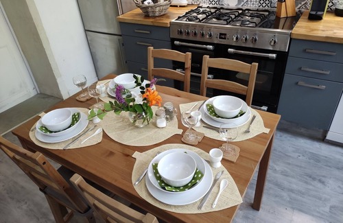 Les Roches-l'Eveque Casa | Relaxation on the banks of the Loir, Gite1