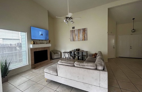 Clodine Casa | RELAXATION STATION 3-bedroom house in Houston TO RELAX & ENJOY with WiFi, A/C