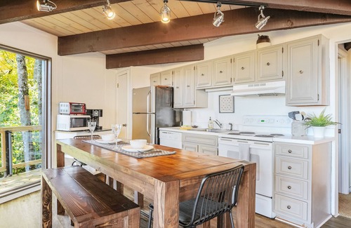 Beech Mountain Casa | Relaxation with panoramic views everywhere you look! 1 minute drive to Resort.