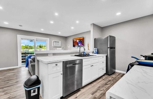 West Arlington Apartamento | Relaxed 2BR Condo Close to Dining & Entertainment