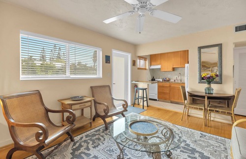 North Beach Apartamento | Vida relajada en la playa: 1 cama / 1 baño con jardín privado