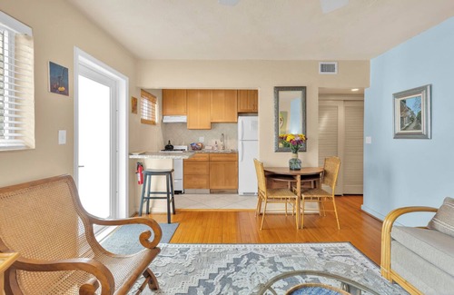 North Beach Apartamento | Vida relajada en la playa: 1 cama / 1 baño con jardín privado