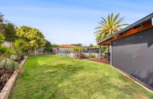 Beldon Casa | Relaxed Coastal Living with Poolside Bliss - Mullaloo