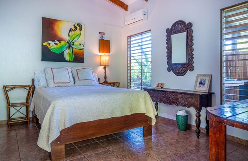 Ojochal Cama Y Desayuno | Relaxed, unplugged, Costa Rican-style comfort with a beach access
