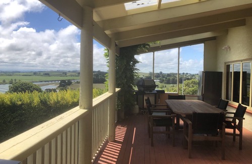 Kakanui Casa | Relaxed family accommodation close to the beach and river.