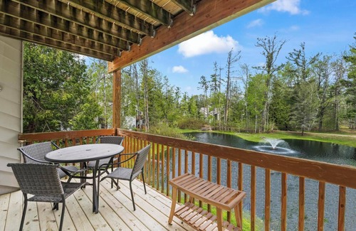 Petoskey Condominio | Relaxed Lakeside Living Near Petoskey