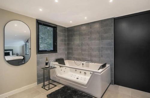 Hattemerbroek Casa | Relaxed Luxe "Boszichthuisje" met Jacuzzi Bospark Ijsselheide Hattemerbroek