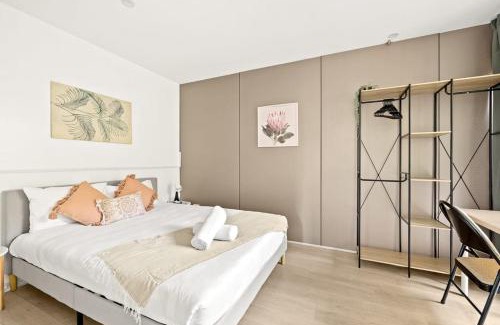 Pymble Casa | Relaxed Queen Room - Serene Spot at Pymble - Shared Bathroom