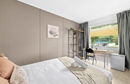 Pymble Casa | Relaxed Queen Room - Serene Spot at Pymble - Shared Bathroom