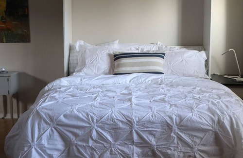 Ottawa Division Apartamento | Relaxful Trendy Suite w/Fireplace