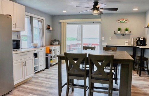 Stoughton Casa | Relaxi-Cabin. On the water!! Beautiful sunrises and fun place to relax!!