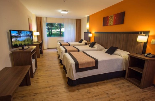 San Carlos de Bariloche Hotel | Relaxing Retreat: Stunning Views, Close to Nahuel Huapi Lake with Heated Pool