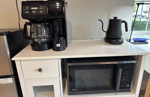 Marina Casa | Relaxing 1-bedroom, 1-bathroom Studio in Marina near Monterey Car Week events!