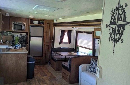 Severn Casa | Relaxing 1 bedroom 2019 Camper beside the Seven River