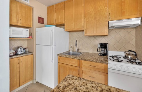 North Beach Apartamento | Ocean Suite con dormitorio principal, jardín privado, pasos al océano
