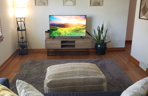 Camp Hill Casa | Relaxing 1-bedroom in a shared house Camp Hill with AC & working space