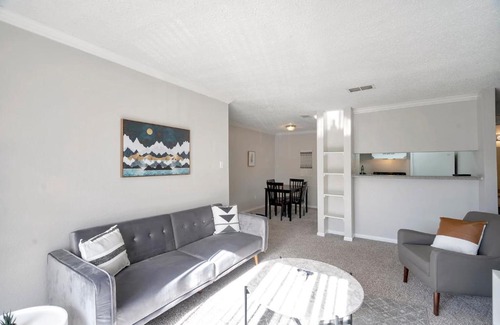 Midland Casa | Relaxing 1BR Suite and Swimming Pool