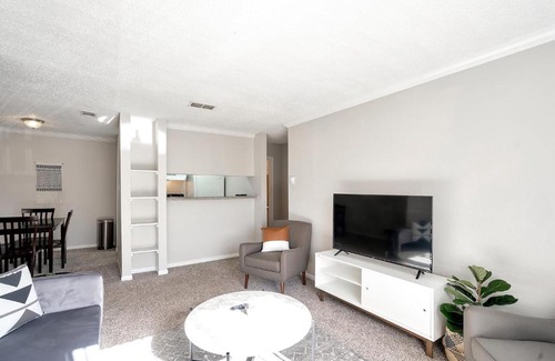 Midland Casa | Relaxing 1BR Suite and Swimming Pool