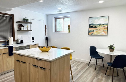 The Pinery Apartamento | Relaxing 2-bedroom cozy suite in the lovely Pinery, Parker