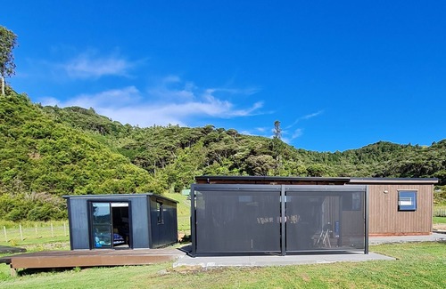 Taharoa Casa | Relaxing 2 Bedroom home with Harbour views