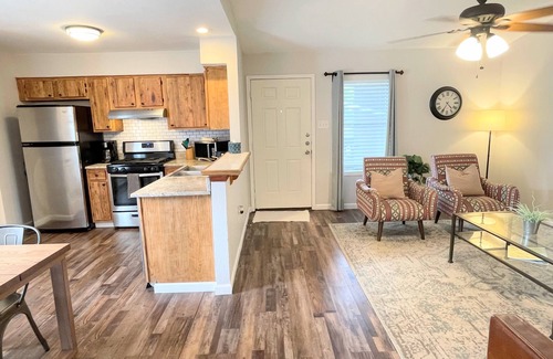 McNeil Apartamento | Relaxing 2 Bedroom North Austin Get Away