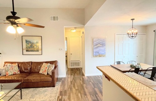McNeil Apartamento | Relaxing 2 Bedroom North Austin Get Away