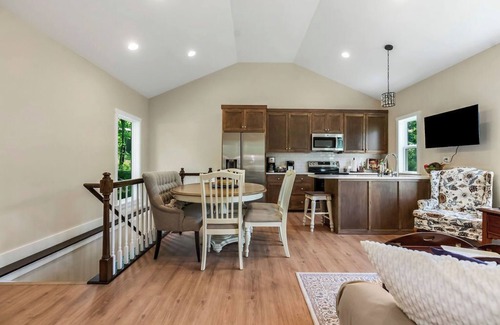 Linn Valley Casa | Relaxing 2-Bedroom Cottage Retreat-Beautiful Views & Great Amenities-Sleeps 6