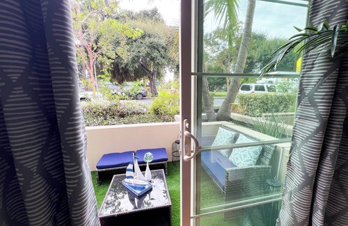 Encino Apartamento | Relaxing 2 BR Oasis w/ Parking