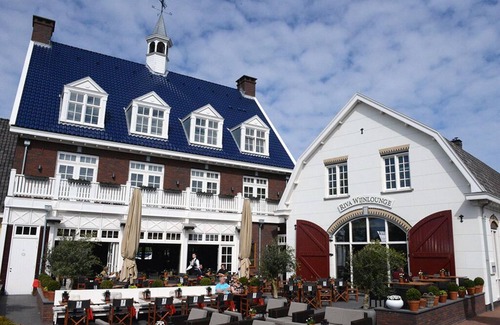 Municipality of Huizen Casa | Relaxing 2-Unit Stay by Gooimeer | Walk Naarderbos & Explore Nightlife