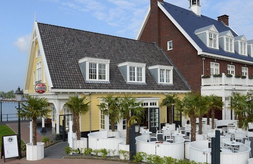 Municipality of Huizen Casa | Relaxing 2-Unit Stay by Gooimeer | Walk Naarderbos & Explore Nightlife