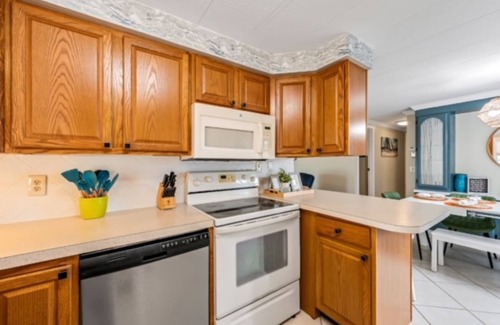 Iona Casa | Relaxing 2Bd, 2Ba home in Fort Myers, close to the beach! Sleeps 6