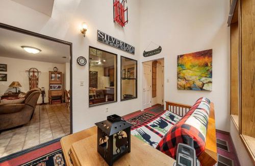 Croft Casa | Relaxing 2BD Cabin in the Sierra