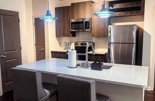 Madison Apartamento | Relaxing 2BR/2BA Gated, Workspace, Pool, Near Redstone & Airport