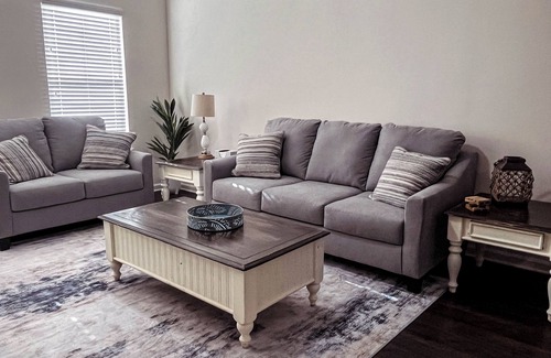 Madison Apartamento | Relaxing 2BR/2BA Gated, Workspace, Pool, Near Redstone & Airport