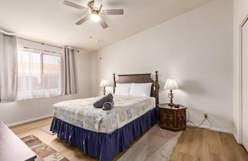 Sun City Casa | Relaxing 2BR plus Den Golf Retreat with Backyard and BBQ