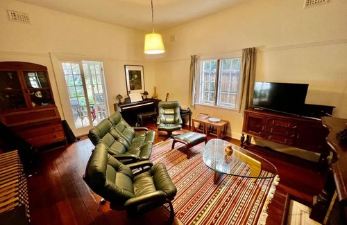 Claremont Casa | Relaxing 3 Bedroom Apartment in Perth