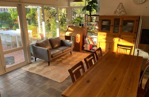 Claremont Casa | Relaxing 3 Bedroom Apartment in Perth