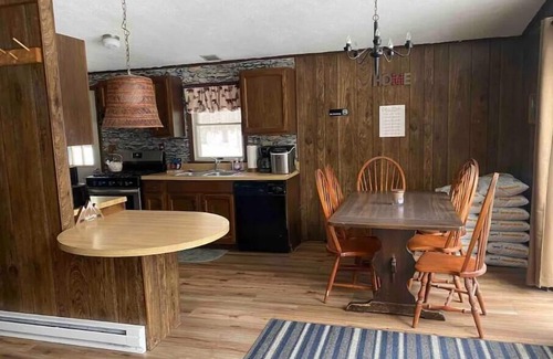 Russell Cabina | Relaxing 3 bedroom cabin #1 at Deep Woods